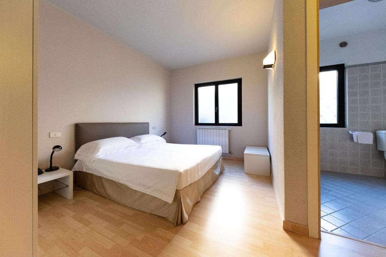 Hotel Miranda Riva di Solto Dış mekan fotoğraf