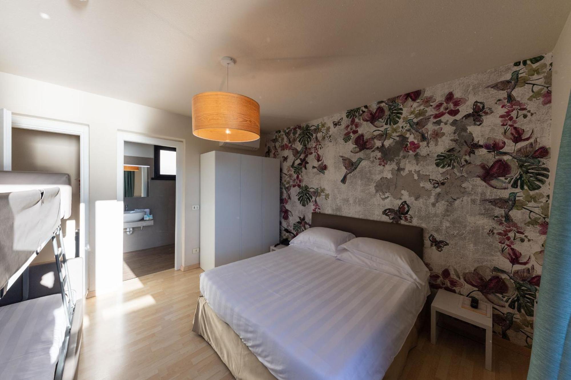 Hotel Miranda Riva di Solto Dış mekan fotoğraf