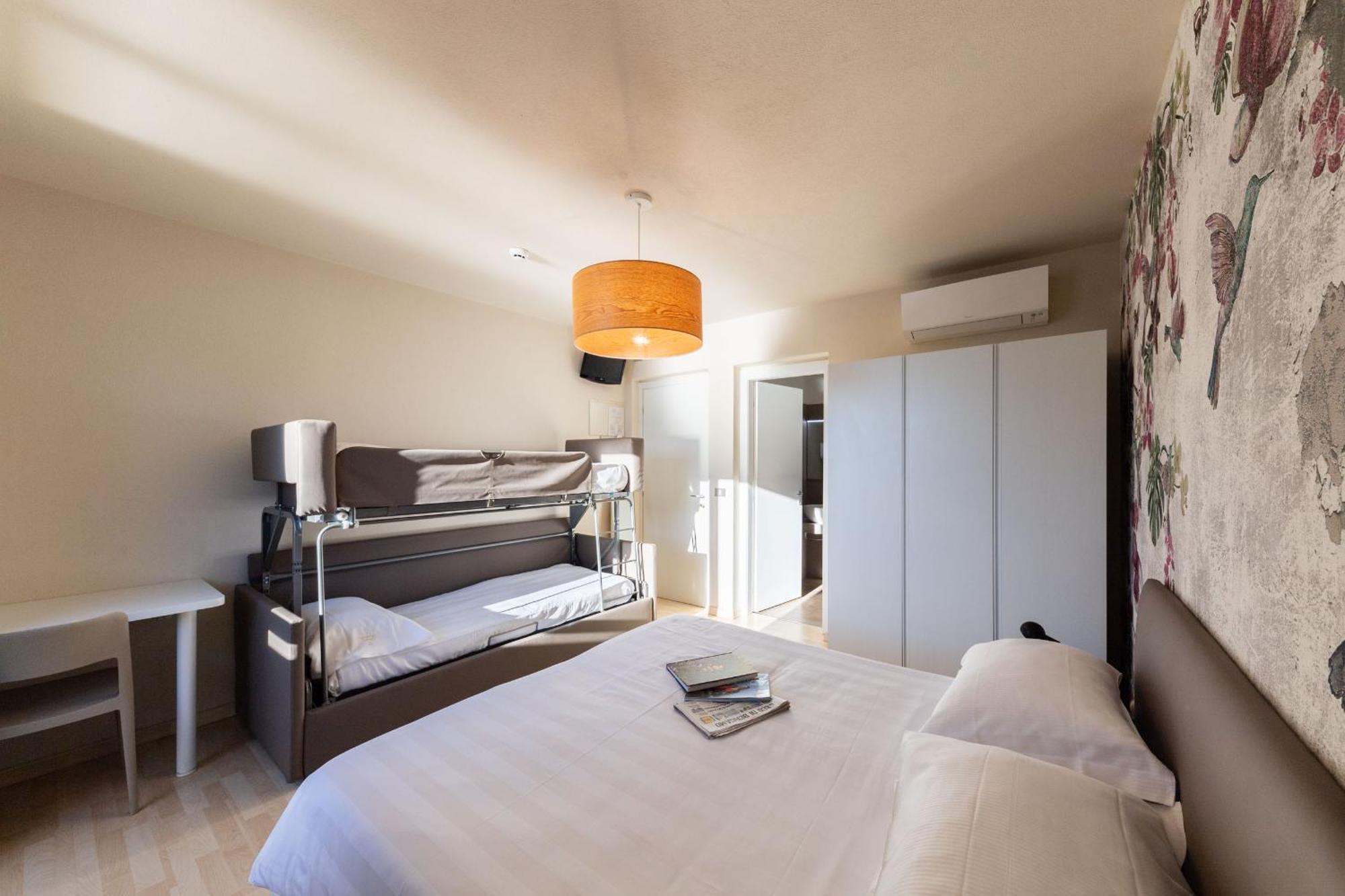 Hotel Miranda Riva di Solto Oda fotoğraf