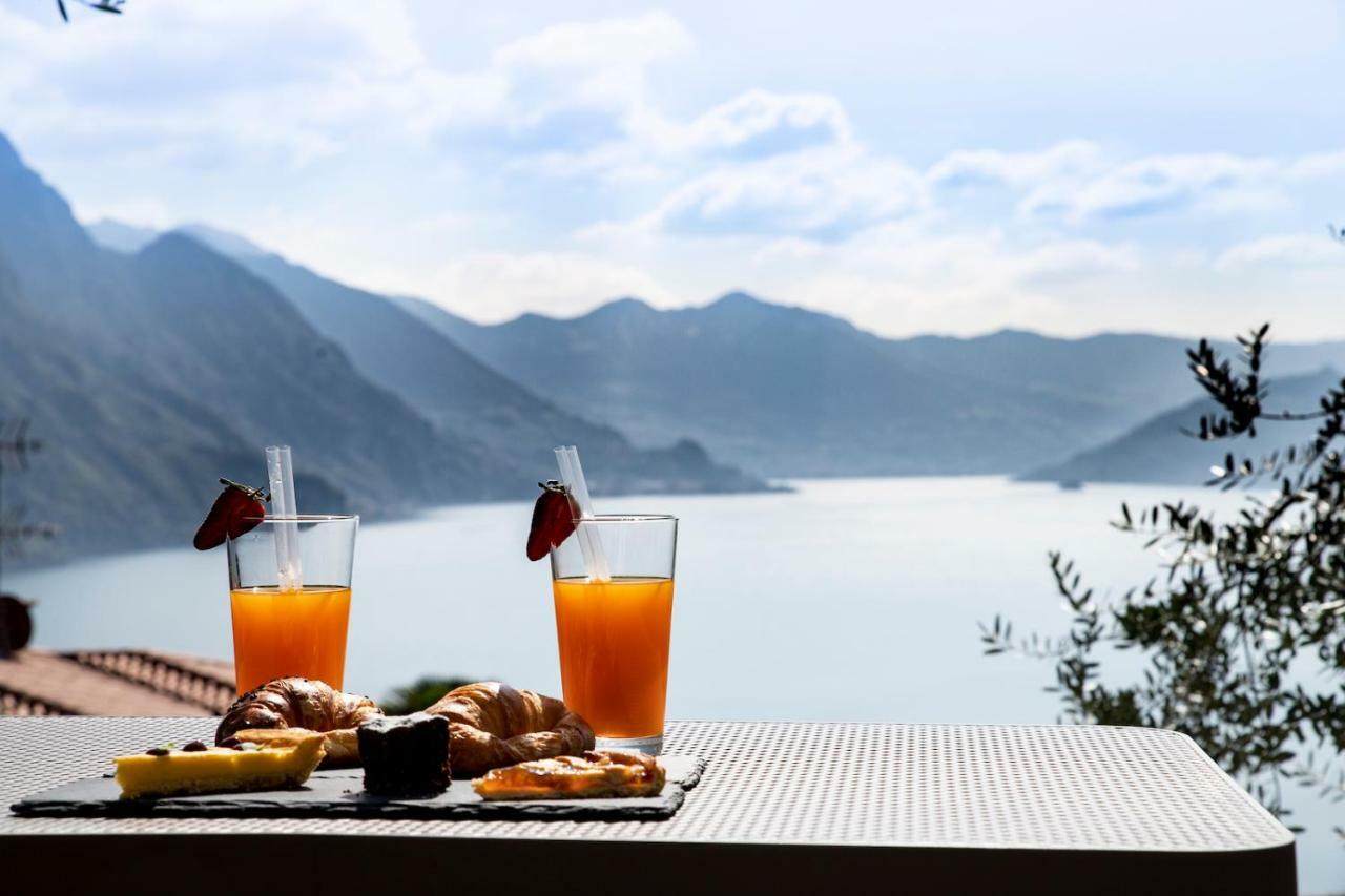 Hotel Miranda Riva di Solto Dış mekan fotoğraf